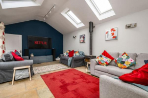 5bed hse with indoor pool and parking